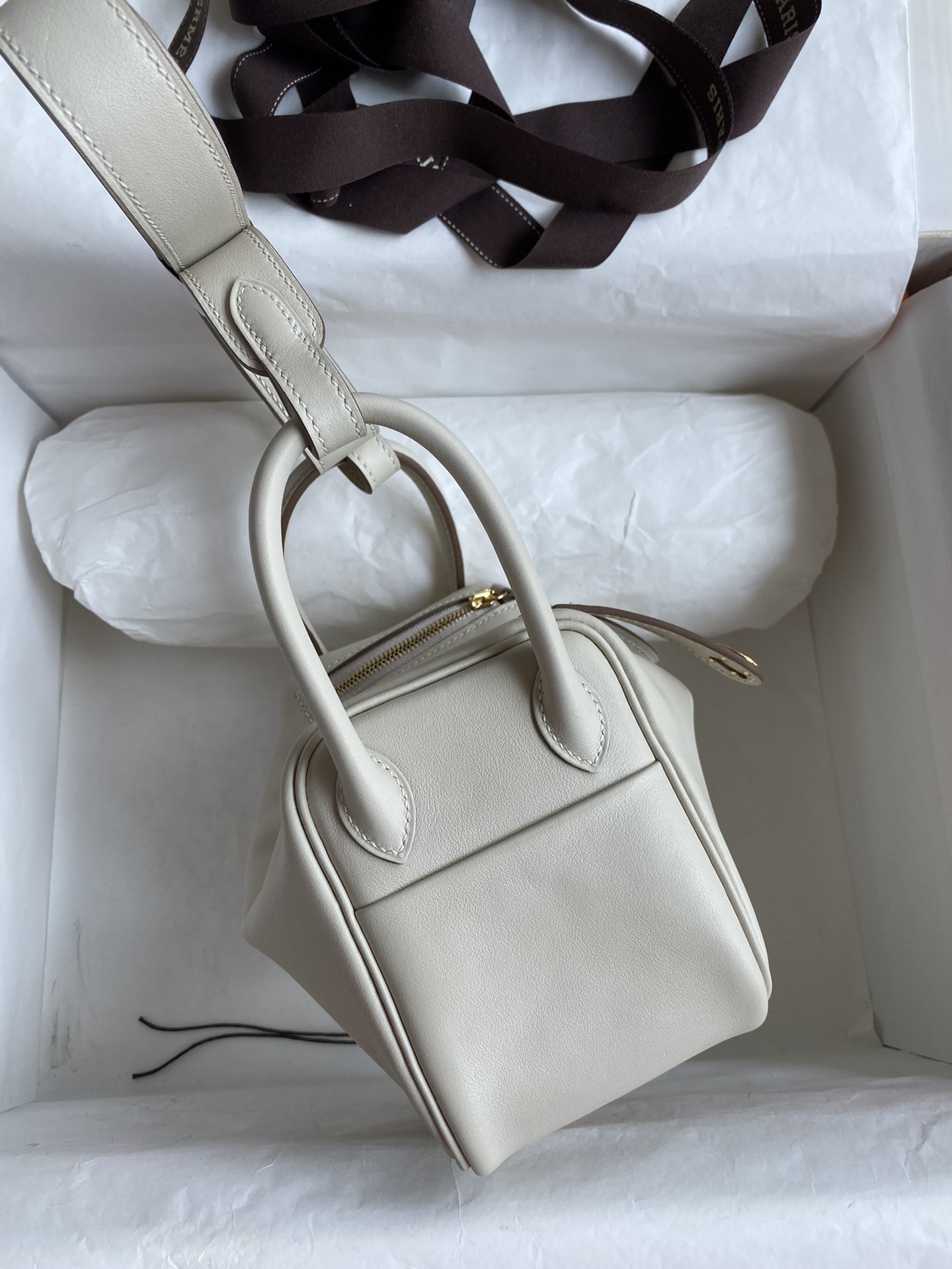 Hermes Lindy 26cm Handbag Shoulder Bag In White Swift Leather